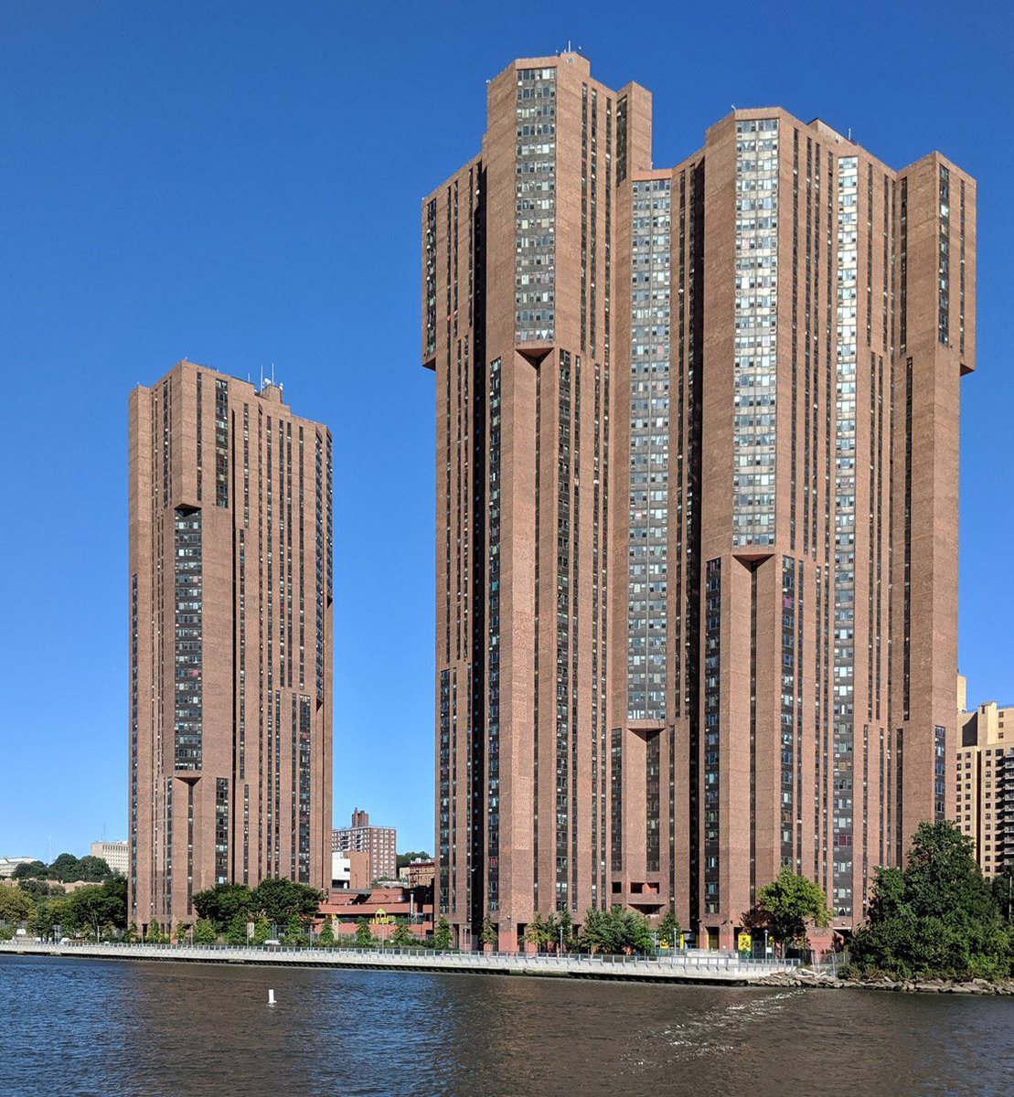 LukasNovo89's tweet photo. River Park Towers (1975) in the Bronx. One of over a hundred buildings featured in my Modern New York book. #brutalism https://t.co/eetQ9Nks1k