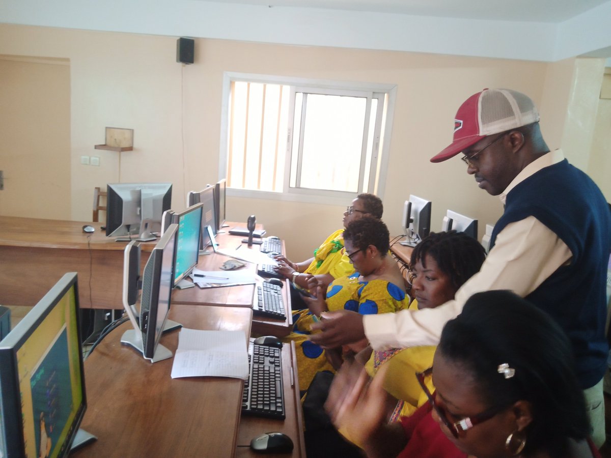george_neba's tweet photo. 'Twas fulfilling to lead a session on how to create &amp; safely use an email address for personal &amp; prof'l purposes, in line w our project, "Digital Literacy 4 Grassroots Women", by Tabwand Support Network(TSN).

George Neba💙

#PersonalBrandingMatters #Brandivation #Digitalisation https://t.co/yjd6iTO809