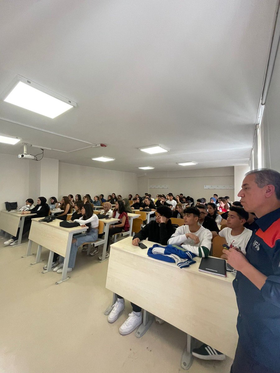 sinopuniversity's tweet photo. Cumhuriyetimizin 100. Kuruluş Yıl Dönümü kutlamaları kapsamında Sinop AFAD Ekibi tarafından Üniversitemiz Türkeli MYO Acil Durum ve Afet Yönetimi Programı 1. ve 2. Sınıf öğrencilerine “Cumhuriyet’in 100. Yılında Afete Hazır Gençler” konulu eğitim verildi.

@AFAD_Sinop https://t.co/2mHfGdcK8C