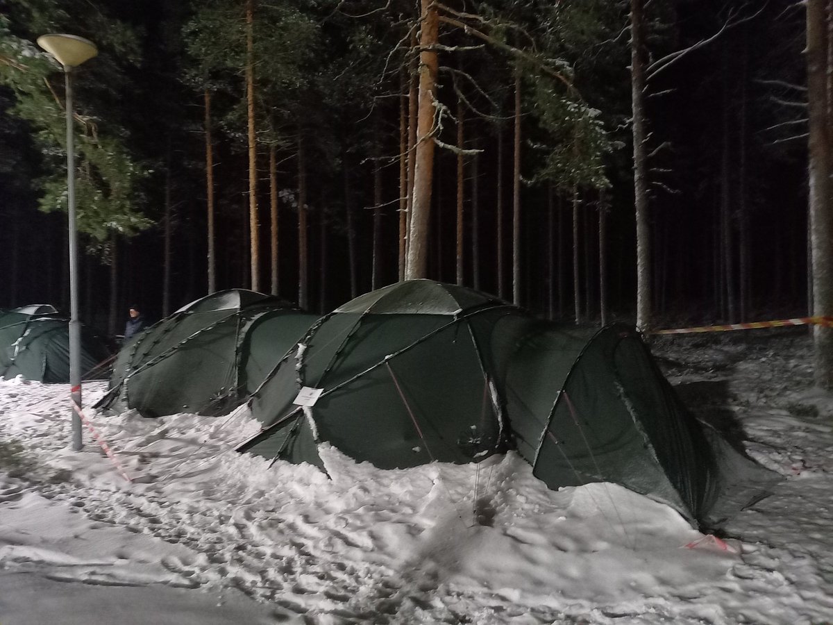 PeO_CivProt's tweet photo. Kansainvälisen pelastustoiminnan peruskurssi on tällä viikolla ollut käynnissä @Pelastusopisto lla Kuopiossa. Kurssiin ottaa osaa 40 eri alojen ammattilaista, suurin osa #pelastustoimi edustajia.  Ohjelmaan on liittynyt teorian  lisäksi mm. tutustuminen #finnrescueteam leiriin. https://t.co/aKgxyI4d05