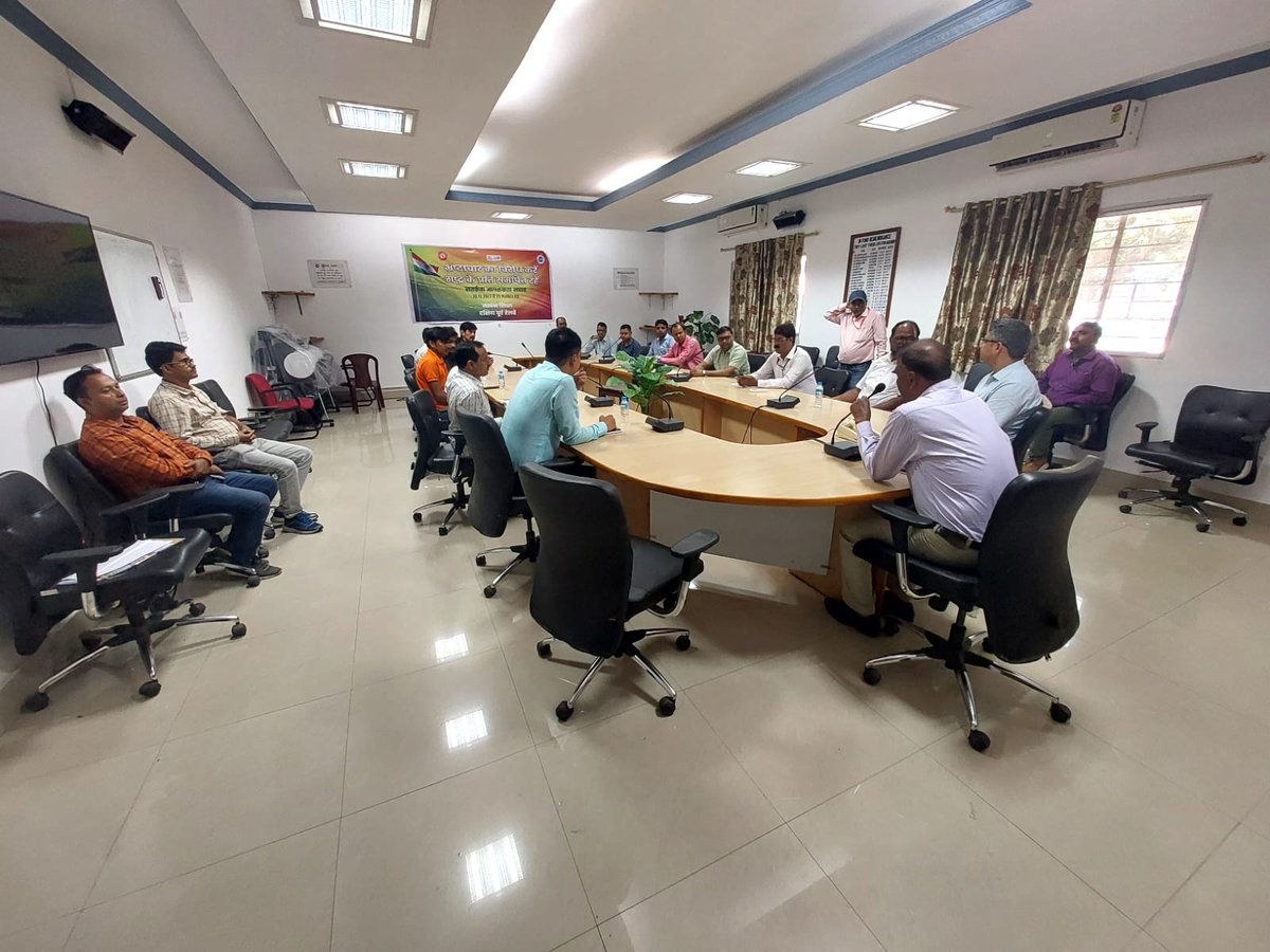 srdpockp's tweet photo. #VigilanceAwarenessWeek #ser
Under Celebration of Vigilance Awareness Week, Vendor/Contractor Meet has been successfully organised in the presence of Dy. CVO/M&amp;EL/GRC, APO/CKP, SEM/CKP and their concerned supervisor in the Engineering Meeting Hall on 02/11/2023. https://t.co/GHW4PsWn1w