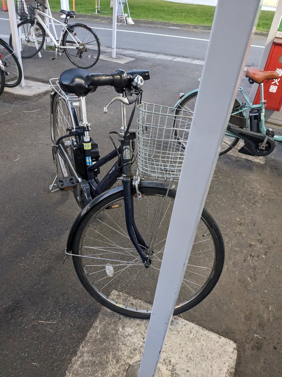 hrdmsra's tweet photo. 遅刻寸前やったんやろなあ https://t.co/Xsft0KjYR1