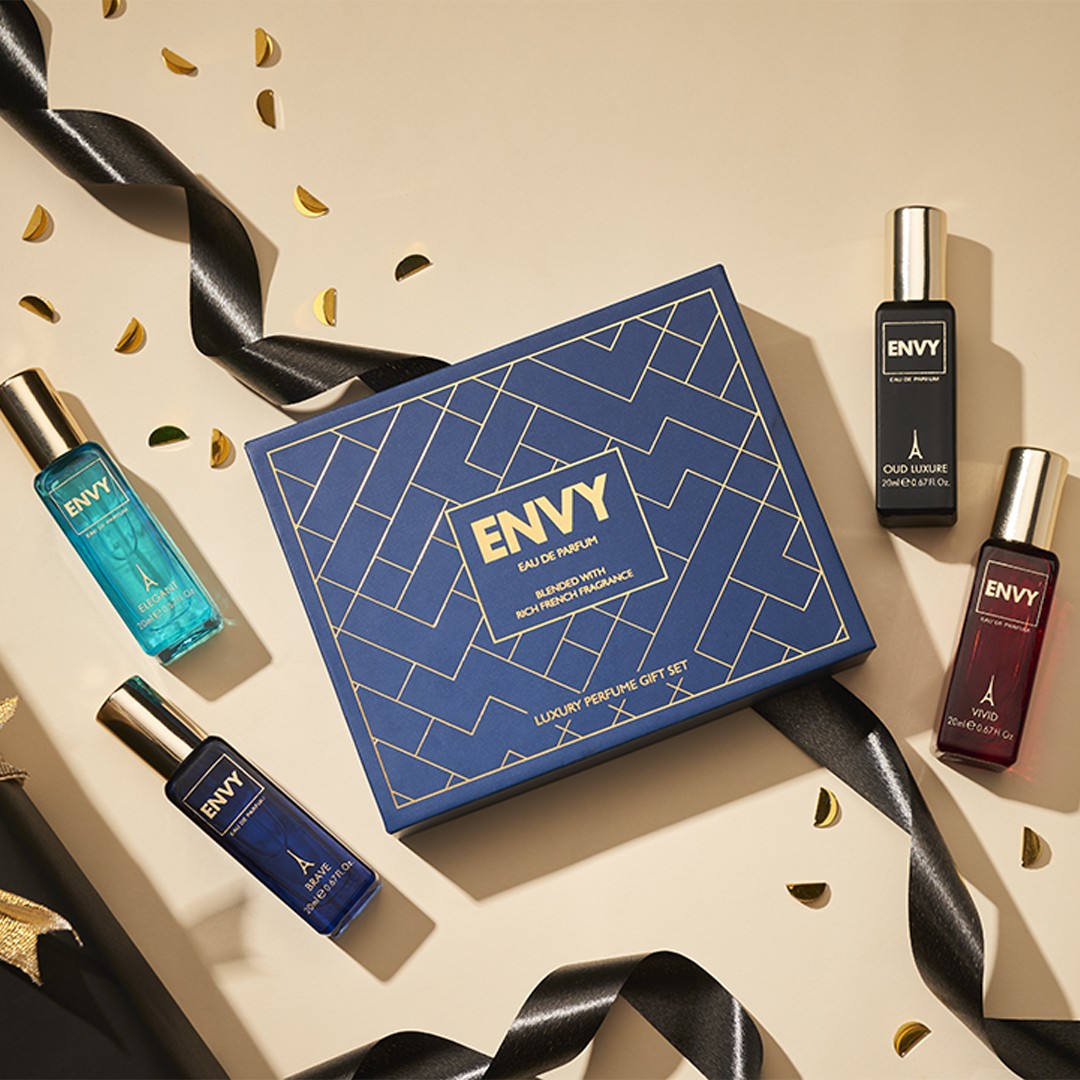 As you indulge your senses with the new Envy perfume gift pack for men. Introduce a symphony of fragrances as you indulge your senses with Envy's latest perfume kit. Offering an array of unique scents that are perfect for every individual
.
.
.
#Envy #festive #fragrance