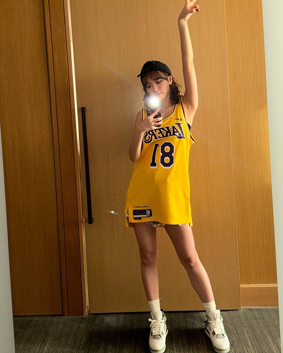 最安値　チェウォンLakers LE SSERAFIM chaewon 最安値 チェウォンLakers LE SSERAFIM chaewon - メルカリ