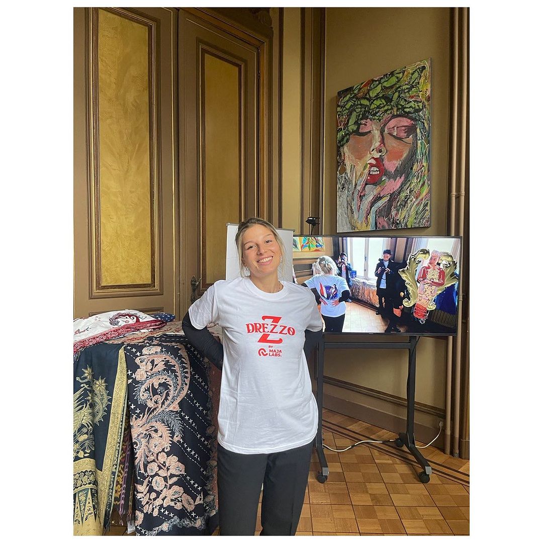 BDFW2022's tweet photo. Through this showcase experience, more people aware and understand the importance of protecting the environment, reducing textile waste, reducing fast fashion consumption and respecting themselves as part of the earth with Digital Fashion ♻️🧥 

#drezzo #majagoesglobal #majalabs https://t.co/bLXxZmWd2o