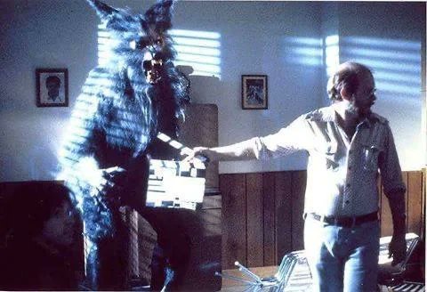 ATRightMovies's tweet photo. Behind the scenes on THE HOWLING (1981). https://t.co/pmDFtU1OyK