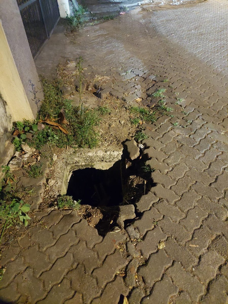 perrycrossalm's tweet photo. @HajelaVibhu @Asif_Zakaria @mybmcWardHW @mybmc @CommunityBandra @bandrabuzz @mybmcWardHW @mybmc @Asif_Zakaria same location. Hole in the road, temporary cover &amp; now, debris. Outside Wavelash building, Perry Cross Rd (north) (Assistant Police commissioner end) https://t.co/SYBJjIy1SR