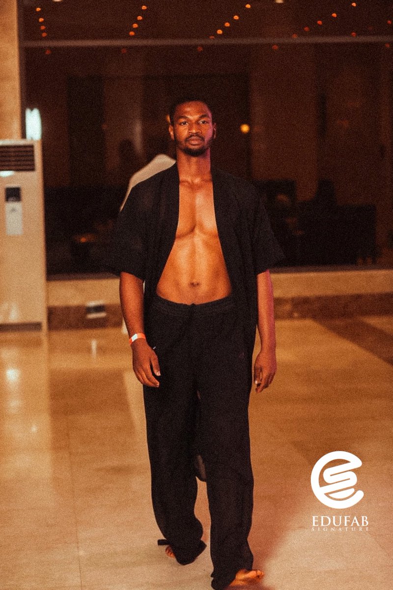 Edufabsignature's tweet photo. Walk down the beach ๐๏ธ with this Edufabs Kimono Beach Wear & be marveled at the number of necks you turn ๐ค.
.
.
Muse @rs_funkie ๐จ๐พ
Brand #Edufabsignature ๐งต ๐ชก
.
#pallazopants #fashionstyle #fashionblogger Seyi Tinubu | Onitsha | Dangote | Deborah https://t.co/PwzEBUQGXo
