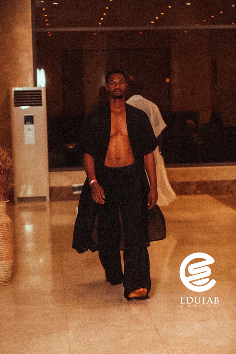 Edufabsignature's tweet photo. Walk down the beach ๐๏ธ with this Edufabs Kimono Beach Wear & be marveled at the number of necks you turn ๐ค.
.
.
Muse @rs_funkie ๐จ๐พ
Brand #Edufabsignature ๐งต ๐ชก
.
#pallazopants #fashionstyle #fashionblogger Seyi Tinubu | Onitsha | Dangote | Deborah https://t.co/PwzEBUQGXo