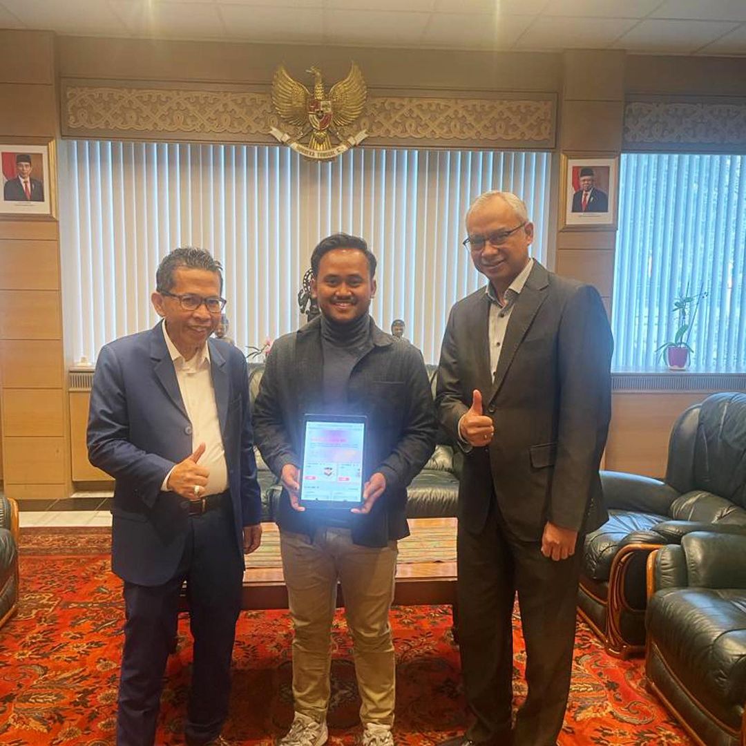 BDFW2022's tweet photo. Thank you for amazing experience 🔥 

#majalabsgoesglobal #drezzo #web3 #digitalfashion https://t.co/6HqmCS44Q3