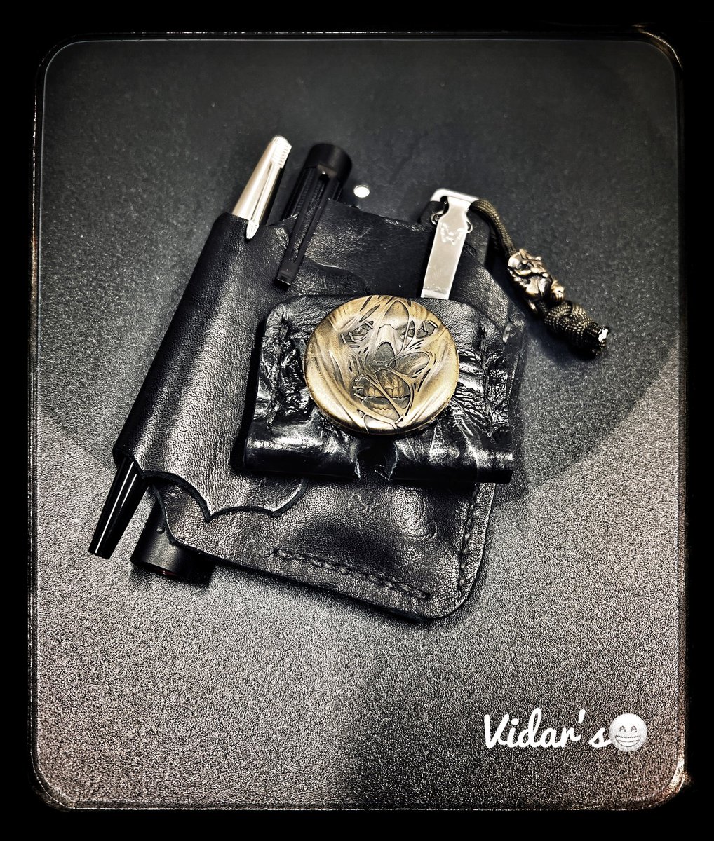 GeirholtVidar's tweet image. Happy Thursday 🤗
Have a great day! 
#GoodVibes 
#funwithphotography 
#edccommunity #edcgear 
@BenchmadeKnives @ParkerPens #ledlenser #blvckedc 
#knife #pen #coin #flashlight #leatherorganizer @bestdamnedc @everydaycarry 
📸😊