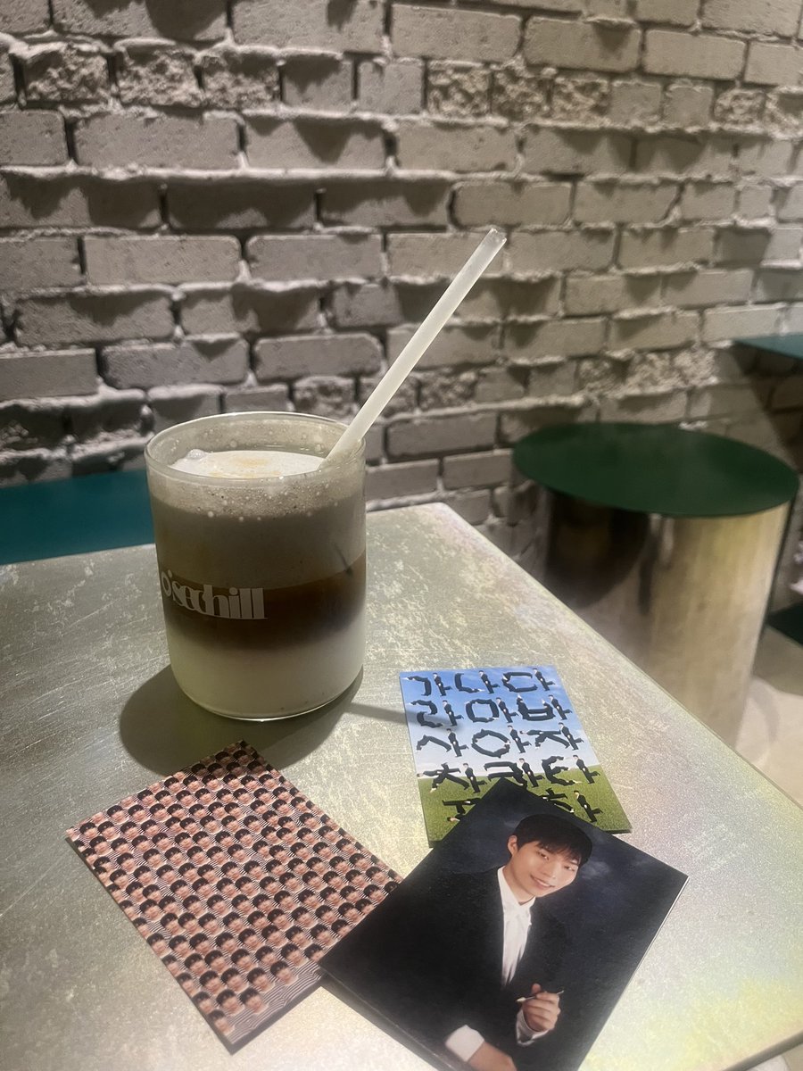 YgBivit's tweet photo. ☕️📍#오색칠 #OSECHILL
マイノカフェにチャンヒョク連れてきた笑
#이찬혁 https://t.co/jLy92cycLS