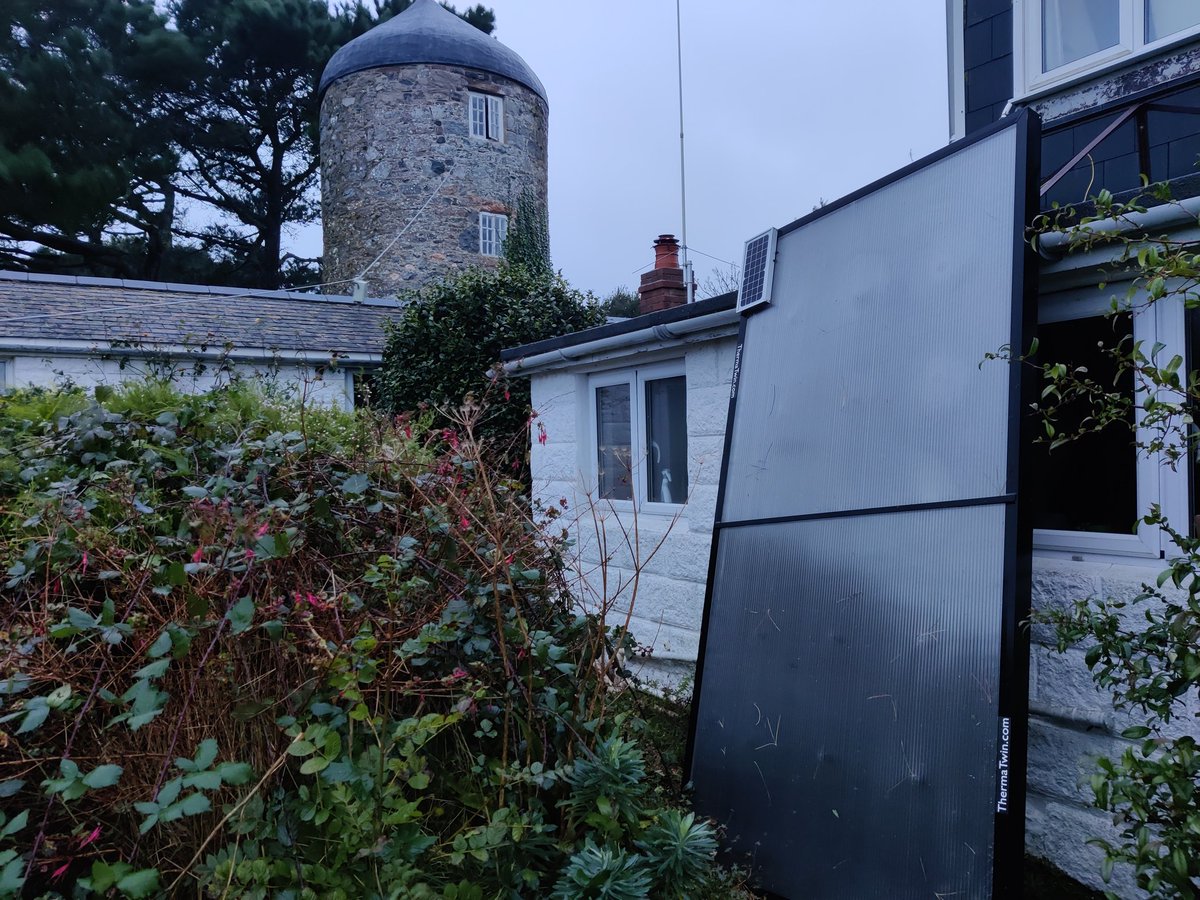 So far...

VHF/UHF still up
HF still up
Starlink still up

Solar heating panel... Having a little rest against the house 🤣

#StormCiaran