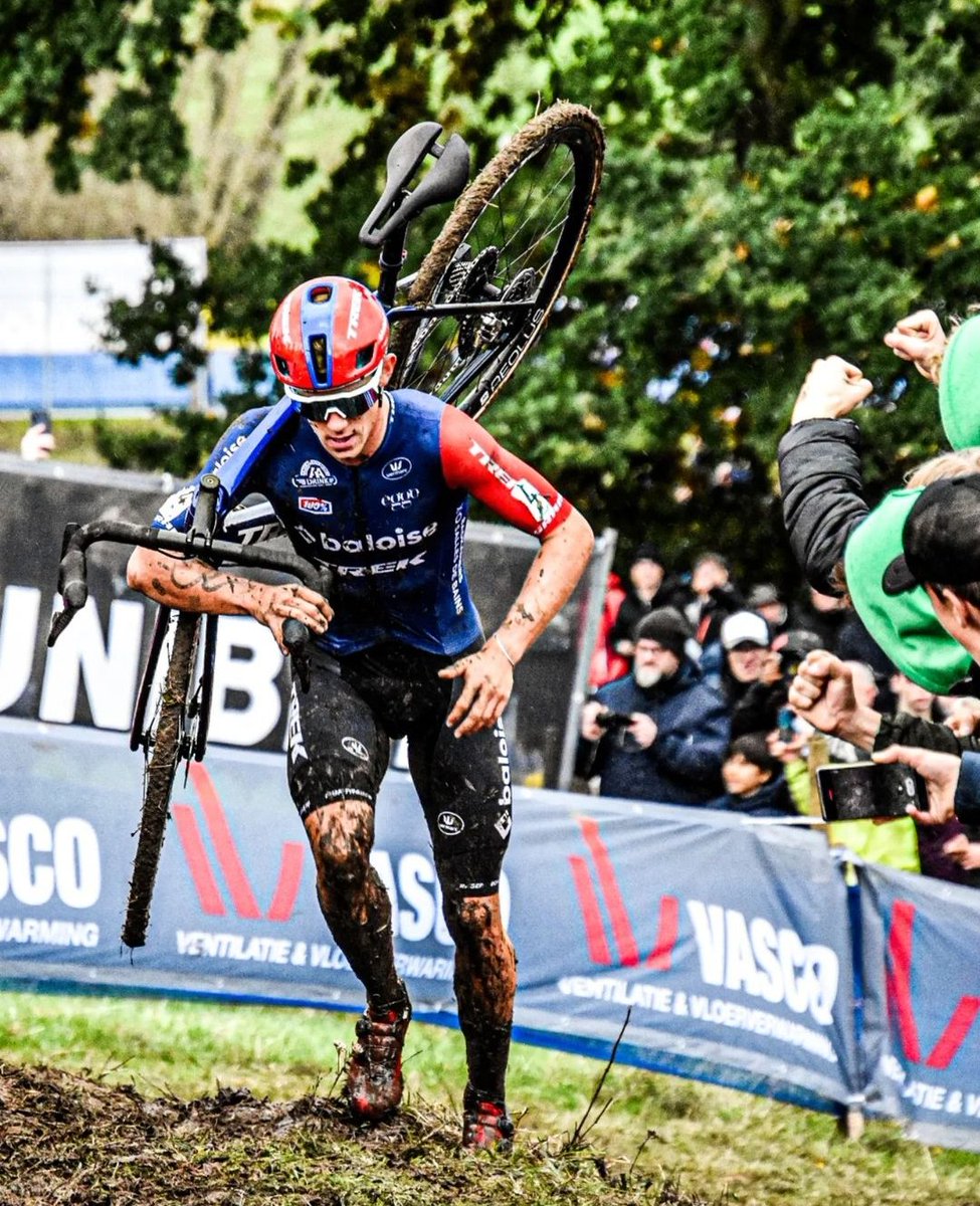 Portage au #Koppenbergcross 🇧🇪 📷 Elias Rom