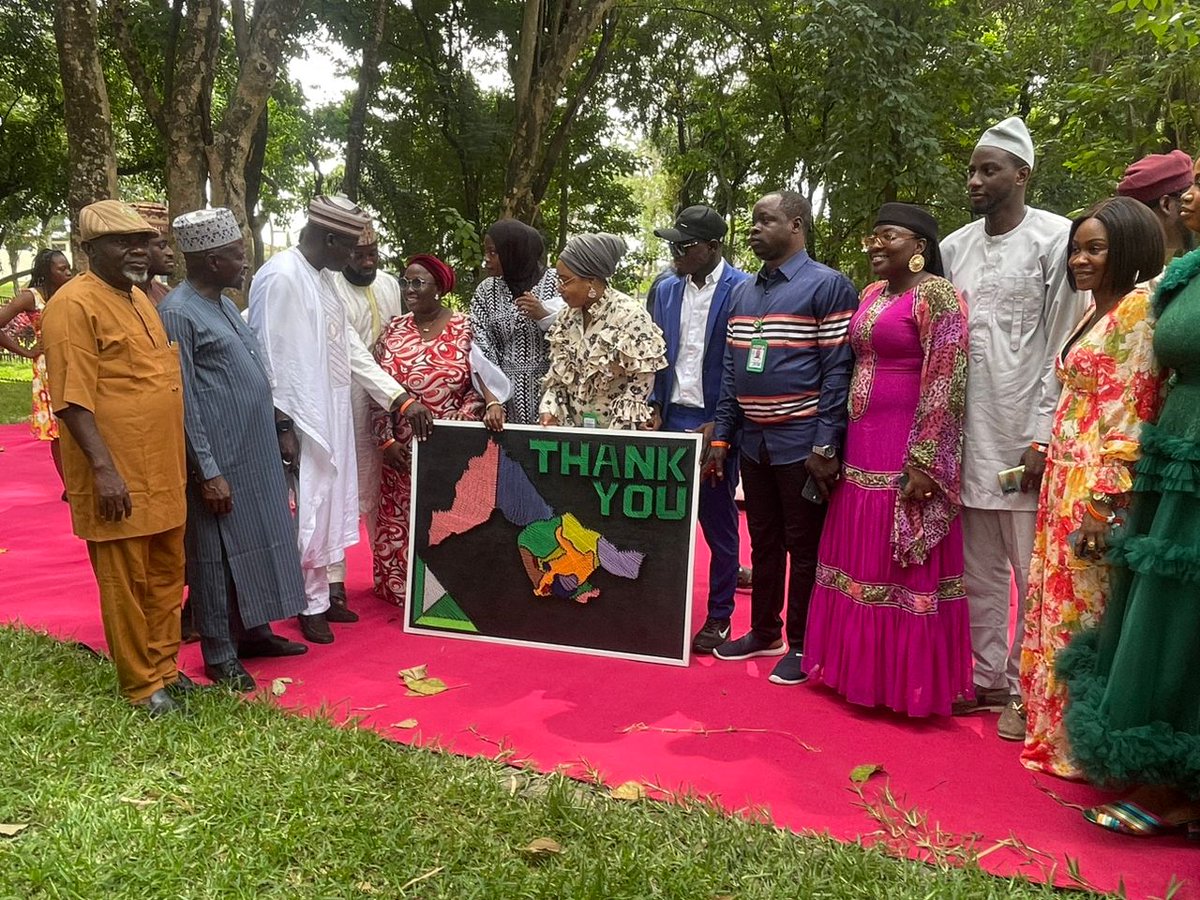 rukayyatt's tweet photo. Made by #Rojcraft on behalf of kwara state youths to say thank you to the governor or kwara state Mallam Abdulrahman.
#NYDKwara23
#viral #madeinNigeria
#kwara https://t.co/98ZTzbysps