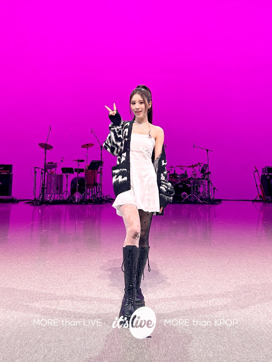 itsLIVEofficial's tweet image. 희진의 잇츠라이브 현장 포토!📸
HeeJin의 'Algorithm' 무대를
유튜브 it's Live 채널에서 확인하세요!✨

#itsLive #희진 #Algorithm #HeeJin #KPOP #잇츠라이브