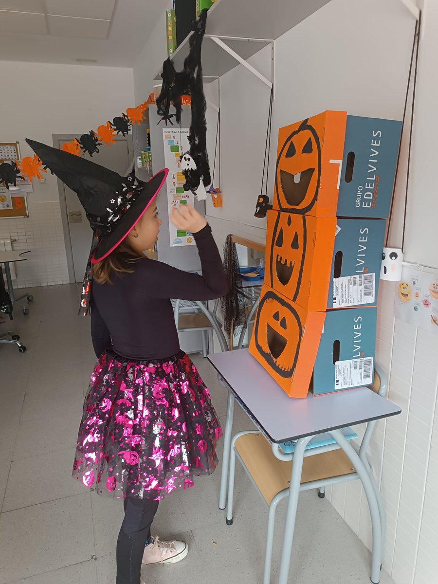 CCMiramadrid's tweet image. El martes pasado celebramos el día de Halloween haciendo diferentes actividades, relacionadas con este día. Todos hemos disfrutado y aprendido mucho. Estuvimos trabajando y nos divertimos a la vez.

¡Nos lo hemos pasado fenomenal!

#colegiomiramadrid #miramadrid #googlereference