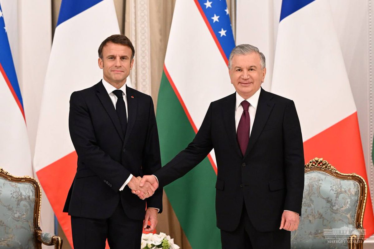 RustambaevS's tweet photo. Самарқанд шаҳридаги Конгресс марказида Ўзбекистон Республикаси Президенти Шавкат Мирзиёев ва Франция Республикаси Президенти Эммануэль Макроннинг тор доирадаги учрашуви  бўлиб ўтди. https://t.co/9SQ0l1COBP