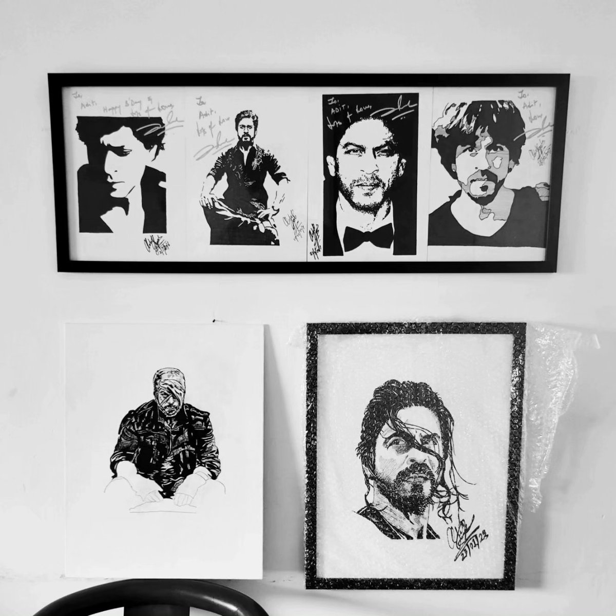 iamaditt's tweet photo. Itni shiddat se tumne iss duniya ko paane ki koshish ki hai ki harr zarre ne iss jahaan ko tumse milaane ki saazish ki hai. 

Here's one to me, &amp; the world forever bowing down to you, our King 👑 @iamsrk

#ShahRukhKhan #srk #drawing #HappyBirthdayShahRukhKhan #AskSRK https://t.co/WF39OIxFlY