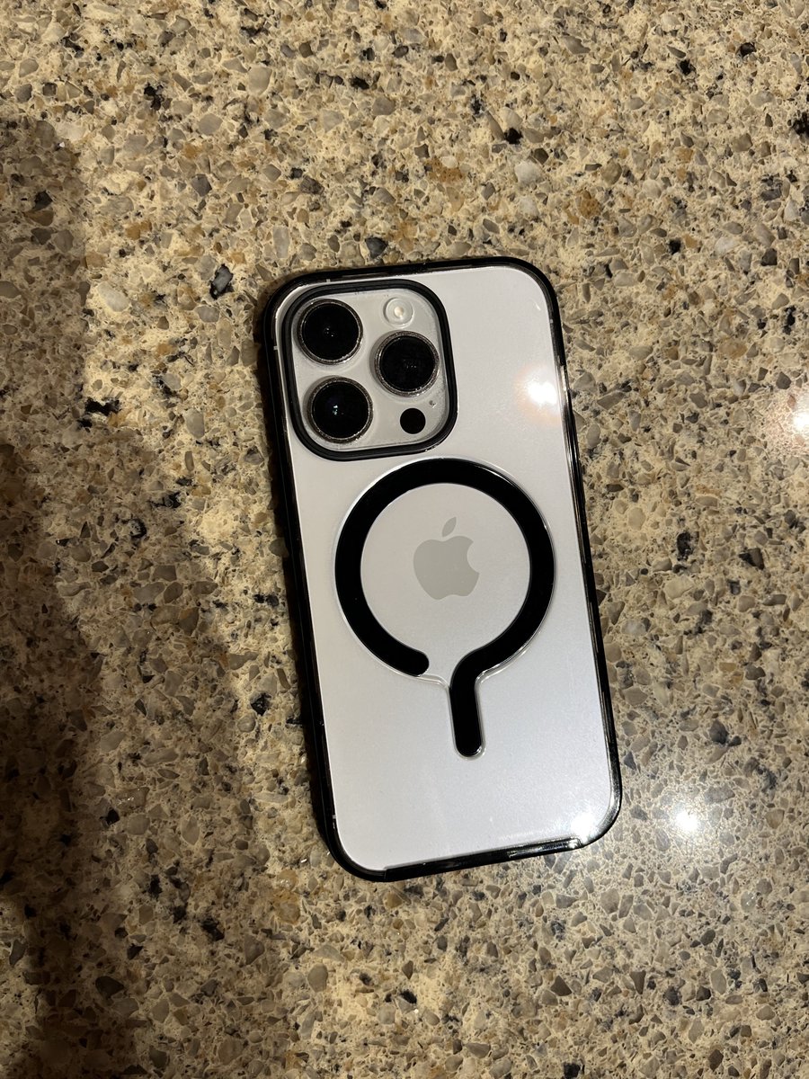 grncndls's tweet photo. I love what you guys did with the Ghost Case , It looks great @dbrand #GhostCase https://t.co/mPtPlf1n9v