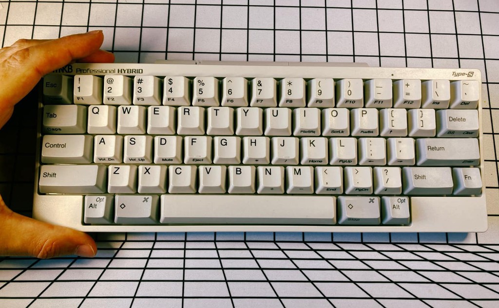 ivanbgonline's tweet image. Me compré varios teclados de Razer y Corsair (Corsair K70 MK.2 RGB y Razer Huntsman V2 Analog)… y aunque eran muy buenos, les faltaba algo, o más bien les sobraban muchas cosas.

Leer más 👉 gouforit.com/hhkb-teclado-c…

#HHKB #TecladoMecanico #HappyHackingKeyboard #DescubreCómo