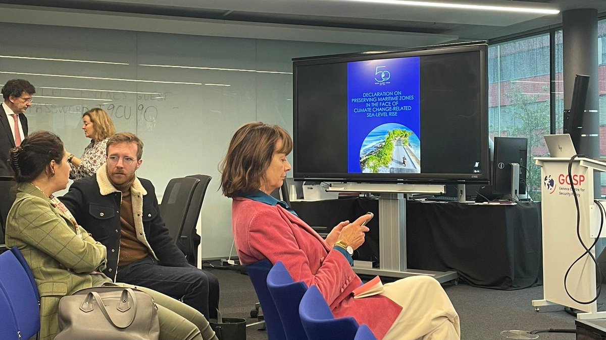 GENetwork's tweet photo. The @GENetwork is at @GenevaPeaceWeek 2023 for an event on "Conflict prevention in the context of climate change, lessons from the Pacific"!

As conflict &amp; #environment are interlinked, this event aims to show how governance can address these. #GPW23 

▶️ https://t.co/bCLZWBHFNg https://t.co/IyJFAJVGak