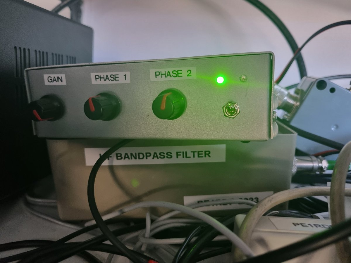 PE1RDP's tweet photo. Placed a #miniwhip #antenna near the neighbor's fence. Probably #QRM from #charger #EBike on #40m and #80m.
Fully gone with aid of #homemade x-phase 2.
Placed between RX in and RX out of #transceiver.

#hamradio #hamr #AmateurRadio #DIY #bicycle #Contests https://t.co/yJPCAneB7J