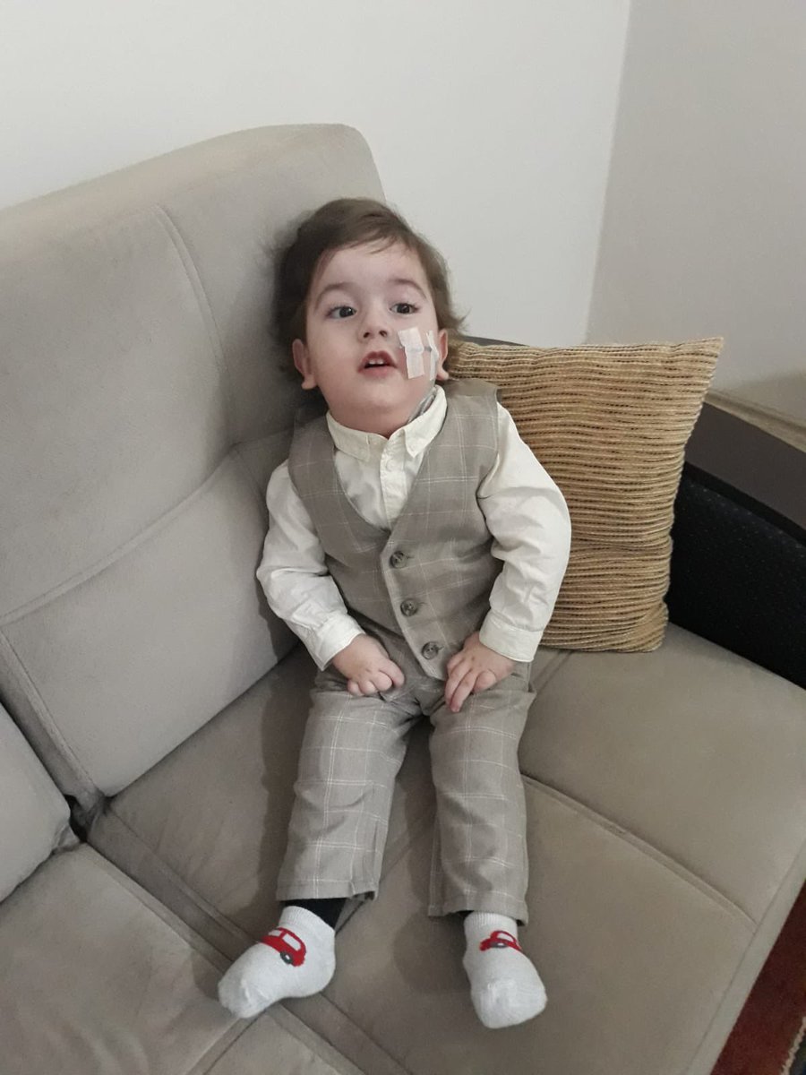 Abilerim ablalarım benim kahramanlarım ❤️ ben büyüyorum sizler sayesinde fizik tedavim yeme terapim hepsi çok güzel ilerliyor sizler sayesinde başardım iyi ki varsınız beni özlemişsinizdir diye sizin için süslendim. Şimdi sıra abin @cinartopuzz da son %10 kaldı ellerinden tutun❤️