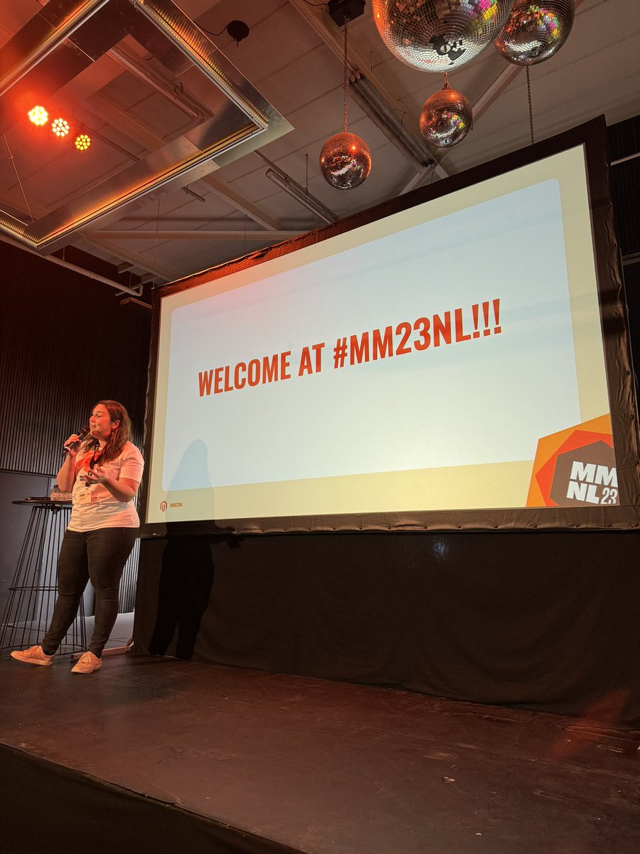 dertsap's tweet image. Here we go #mm23nl full house