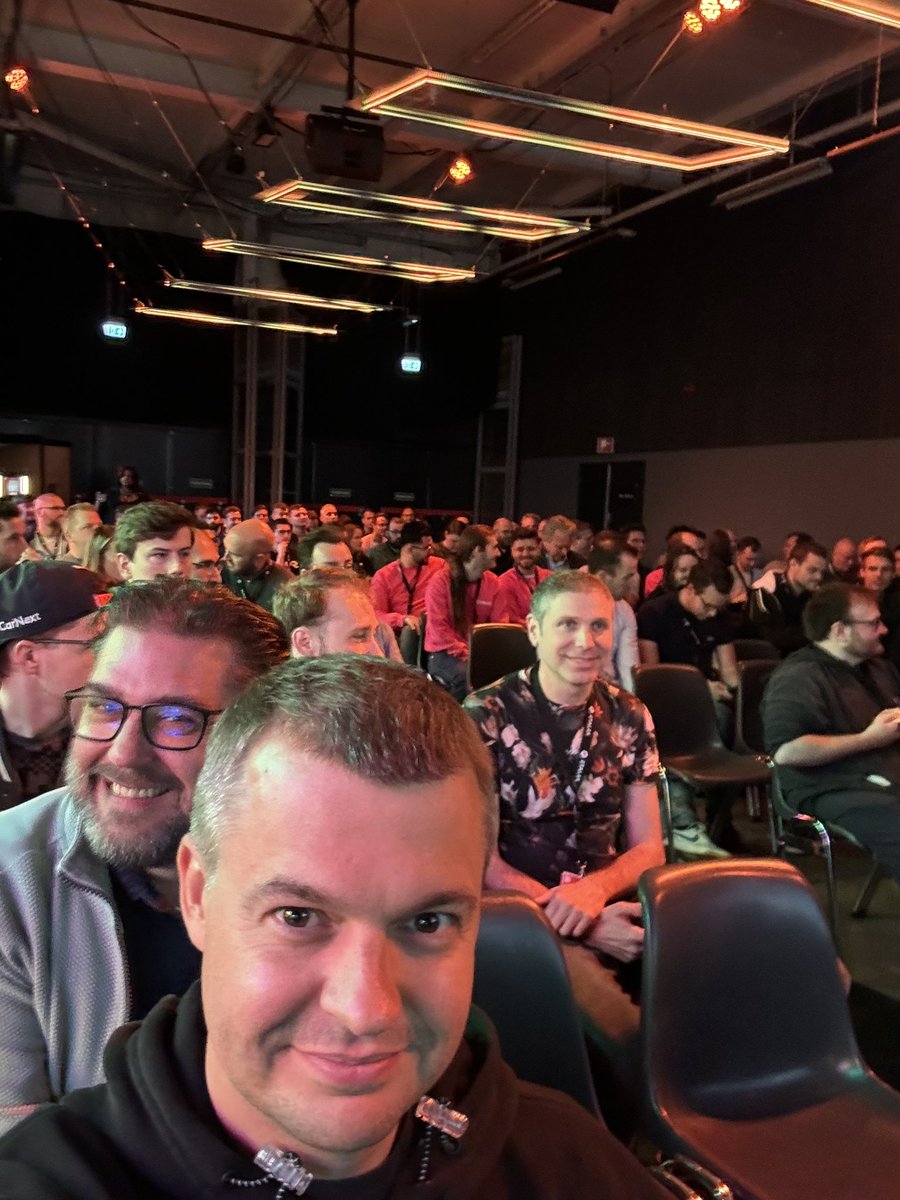 dertsap's tweet image. Here we go #mm23nl full house