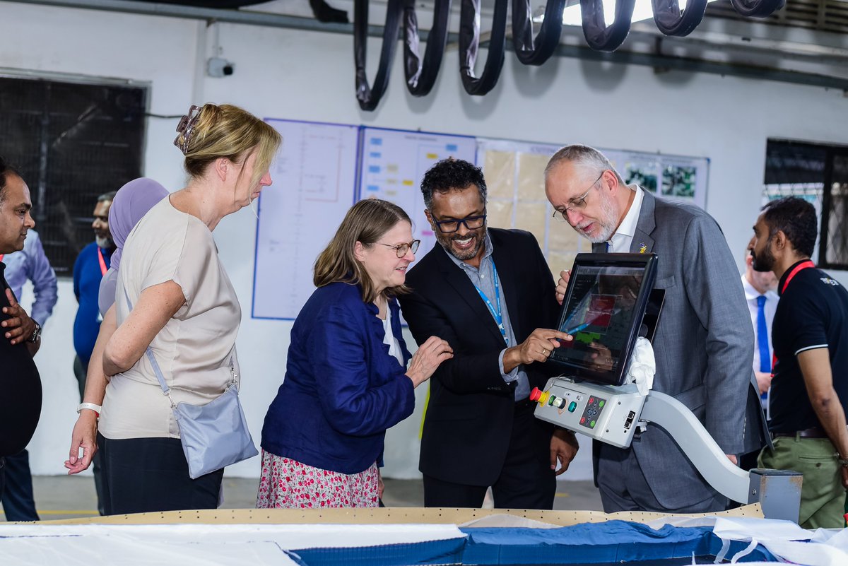 ILOColombo's tweet photo. Vice-President of 🇪🇺 Parliament, Parliamentarians, @EU_in_Sri_Lanka Ambassador, &amp; ILO #lka Director visited apparel factory supported by @ilo+@IFC_org
as part of @Better_Work's GEAR program, hearing first-hand about how it's empowering women machine operators move up the career🪜 https://t.co/C5XLiI7ky1