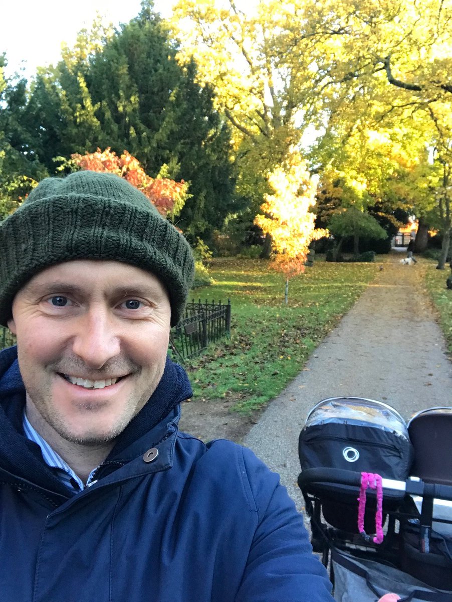 Det har været et super spændende og hektisk år på arbejdet (mest om problemer med #ejendomsvurderinger), men de kommende tre måneder står på noget endnu vigtigere for mig, nemlig barsel med min skønne datter - billedet viser næsten, hvor glad jeg er! :) #dkbiz #dkpol #dkskat