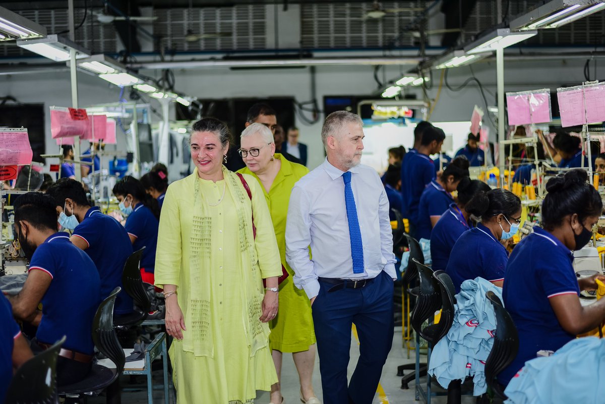 ILOColombo's tweet photo. Vice-President of 🇪🇺 Parliament, Parliamentarians, @EU_in_Sri_Lanka Ambassador, &amp; ILO #lka Director visited apparel factory supported by @ilo+@IFC_org
as part of @Better_Work's GEAR program, hearing first-hand about how it's empowering women machine operators move up the career🪜 https://t.co/C5XLiI7ky1