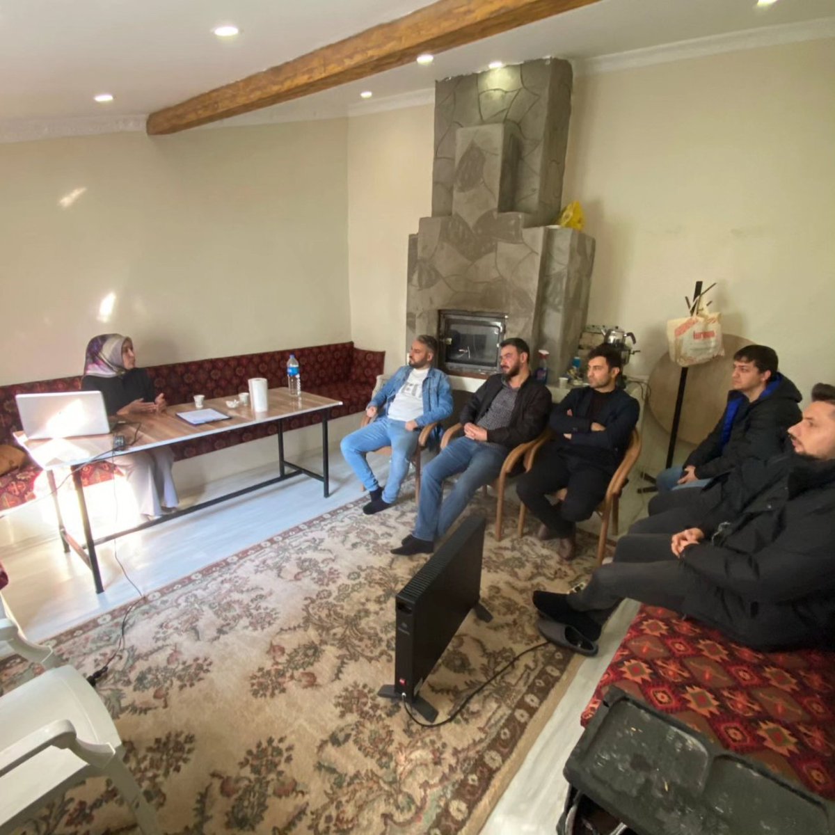 Diyadin Sosyal Hizmet Merkezi Müdürlüğü personeli tarafından İlçe Emniyet Müdürlüğü personeline KYSM kapsamında eğitim verildi. <a href="/tcailesosyal/">T.C. Aile ve Sosyal Hizmetler Bakanlığı</a>
<a href="/agriashim/">Ağrı Aile ve Sosyal Hizmetler İl Md.</a>
@semra_birdal_ergun