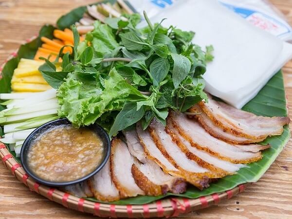 cubentam's tweet photo. ĂN CHIỀU Anh Em nhỉ
Bánh tráng cuốn thịt heo là món ăn Việt truyền thống với bánh tráng mỏng, thịt heo nướng, và rau sống, thường ăn kèm với nước mắm. Món này thường được cuốn lại và ăn mát lạnh, tạo nên hương vị tươi ngon và độc đáo.
#banhtrang #thitheo https://t.co/pO6WGX0CoO