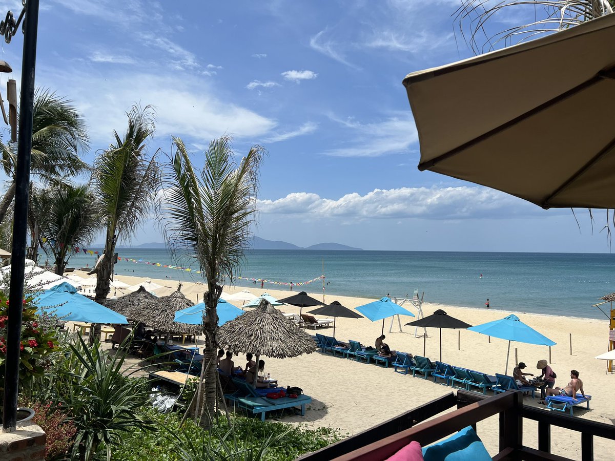 Đi qua những ngày mưa mới trân quý những ngày nắng!