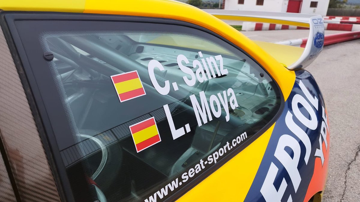 Era difícil de acertar… Hace 24 años, estuvieron a punto de probar el coche de cara a firmar un contrato con Seat. Esa prueba no llegó a producirse… hasta ahora. <a href="/CSainz_oficial/">Carlos Sainz</a> y <a href="/lmoya_oficial/">Luis Moya</a> se han subido en el Córdoba WRC en exclusiva para TURINI.