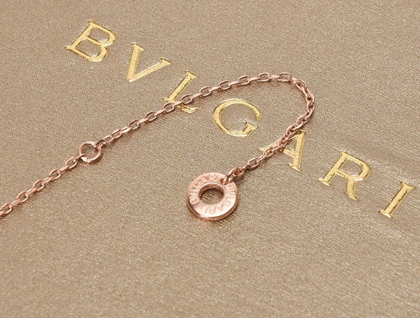 BVLGARI scalloped pendant necklace📿📿📿💐 #BVLGARI #necklace #sector #sector #fashion #fashionstyle #style