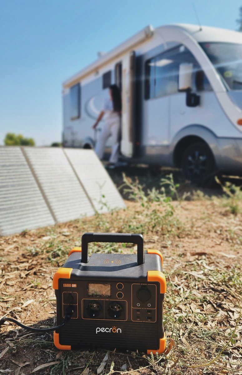 Si te gusta el mundo vanlife, disfrutas de una salida con tu furgo o autocaravana o eres tan apasionado como nosotros para vivir viajando, una estación de energía portátil será tu mejor aliada 🔋 Nosotros tenemos la Pecron E600LFP de 1200W y no podemos estar más contentos 😁 Con