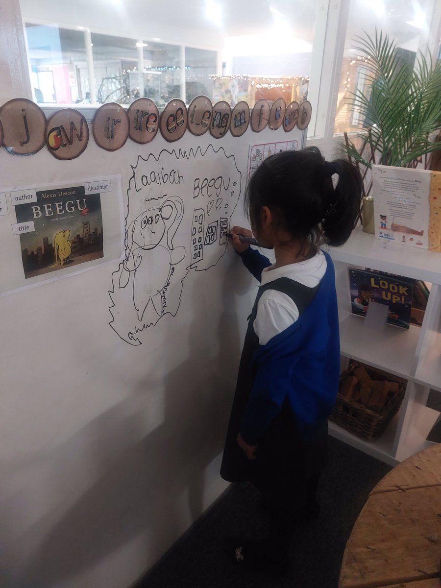 Lift_Feversham's tweet image. Year one child creating a story map for her class story Beegu. #creative #brainpower #usingimagination #havingfun

@AETAcademies @CNicholson_Edu @Claire_Heald @vianclark @IramFaz #edutwitter @chrisdysonHT