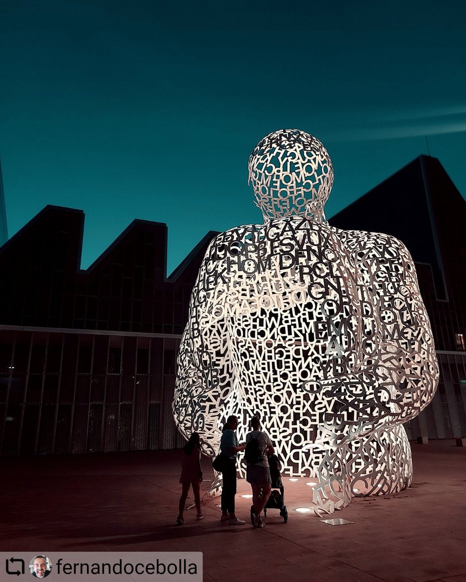 👣 Paseando por el recinto de la Expo de 2008, encontraremos una de las obras más vanguardistas de #Zaragoza, "El Alma del Ebro" de Jaume Plensa 🔝.

🔠 Su autor la definió como "una arquitectura que protege algo muy frágil como es el alma".

📸 IG fernandocebolla

#ZGZtequiere