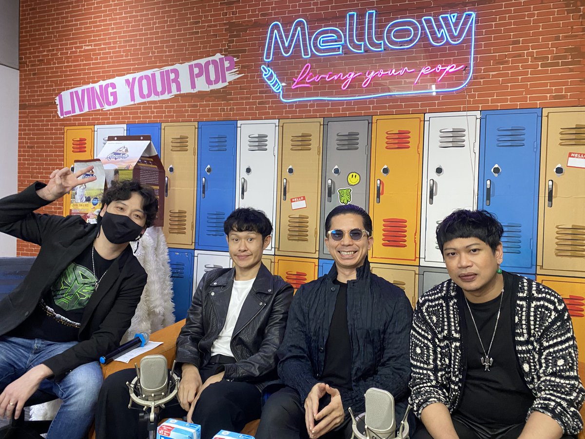 MellowPOP_TH's tweet photo. 📌 Mellow POP Interview พบกับ “Slot Machine” วงศิลปินชายสุดเท่ ที่จะมาพูดถึง Single ใหม่ล่าสุดกับ “AI”
.
Tue 02.11.2023
ช่วง Idol Playroom
.
🔴 LIVE Facebook https://t.co/IWkNpifhCr
Youtube https://t.co/eiHw6W54Le
🎧 App & Website Mellow POP
.
#MellowPOP
#AISlotMachine
#SlotMachineRock
#TEROMUSIC