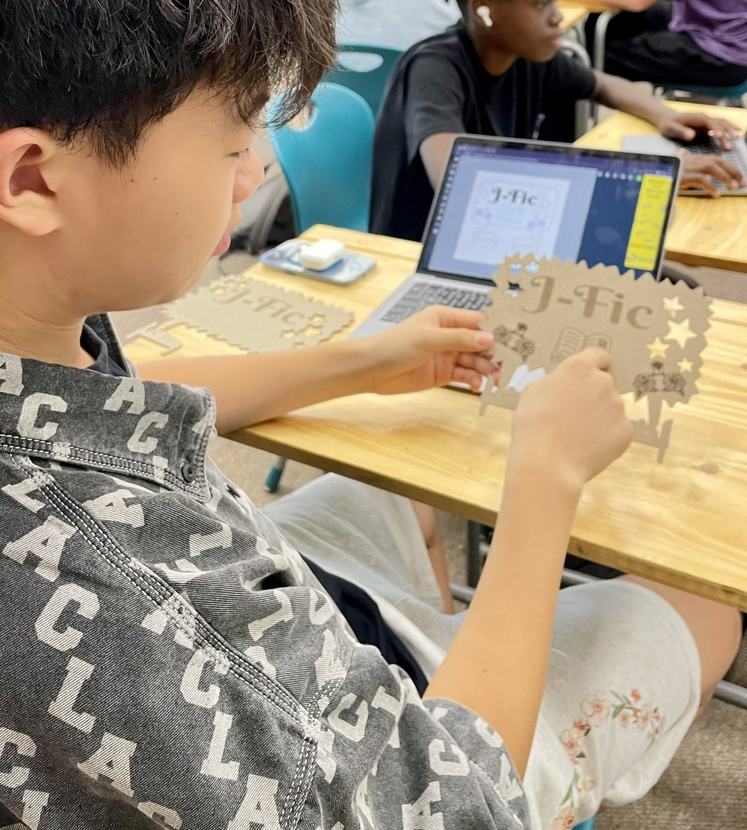 jcd118's tweet image. Update on #librarysignage. Grade 9 Design created prototypes for feedback. Great designs so far, looking forward to seeing finished product for student vote. @AISLusaka #ibpyp #ibmyp #designthinking #collaboration