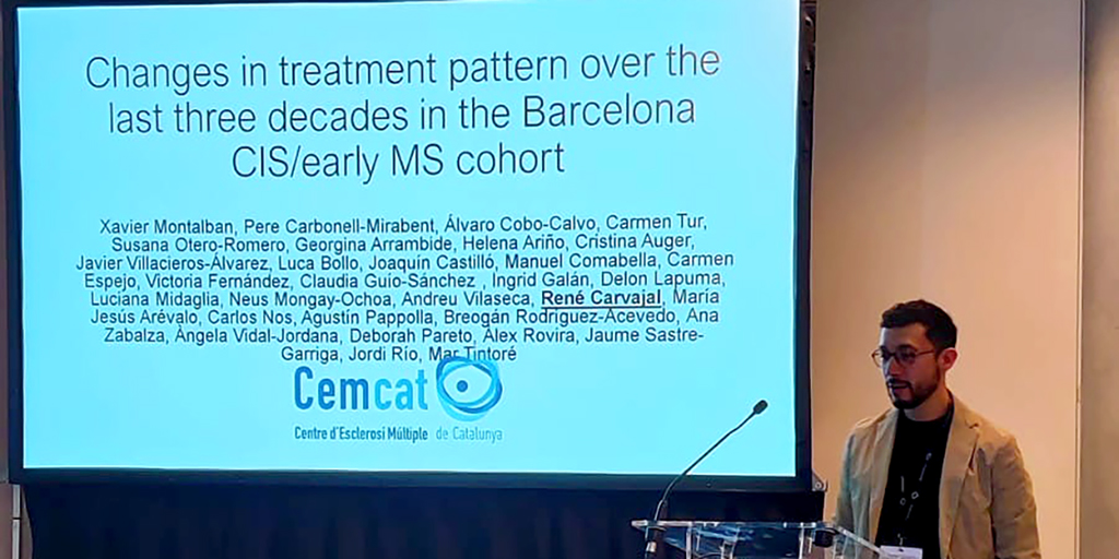 cemcat_em's tweet photo. Esta semana se celebra la Reunión Anual de la @seneurologia 🧠
Ayer, @ReneCarvajalMD inauguró las intervenciones del equipo #Cemcat explicando cómo han cambiado las pautas de tratamiento de la cohorte de Barcelona durante los últimos 3⃣0⃣ años.
#esclerosismúltiple #MS https://t.co/T8STUMHVTd