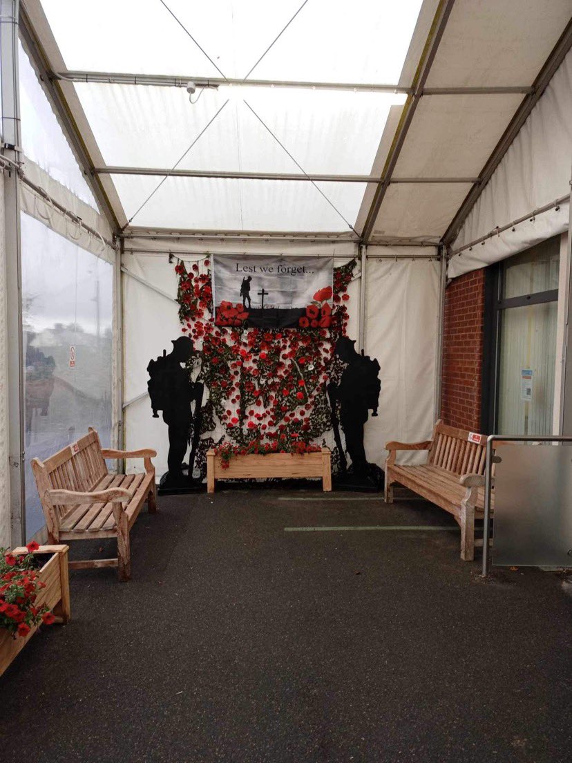 Another amazing display for Remembrance Day by our talented MHK Steve! Discharge Assessment Unit RDH  <a href="/UHDBTrust/">University Hospitals of Derby and Burton NHS FT</a> <a href="/seniorsisbecky/">Becky</a> <a href="/FionaStyles10/">Fiona Styles</a> <a href="/GroganMandy/">Mandy Grogan QN 💙</a>