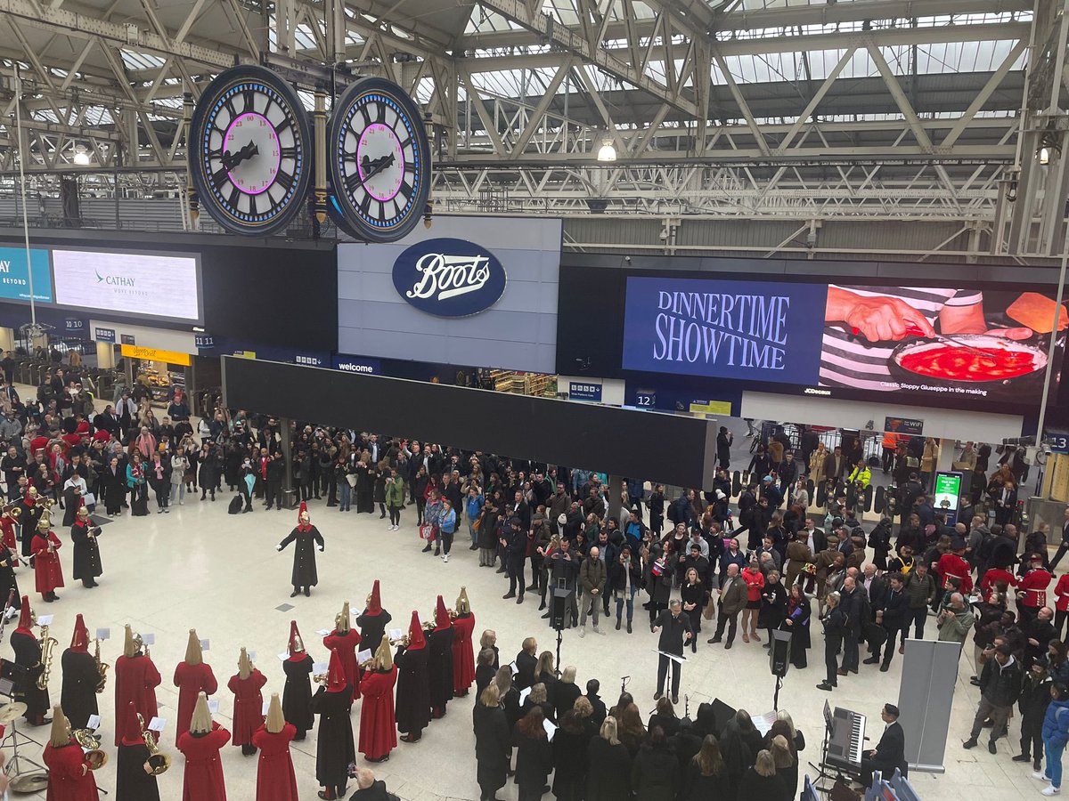 Incredibly moving for #LondonPoppyDay We are singing together with @BandHCav at Waterloo station @PoppyLegion