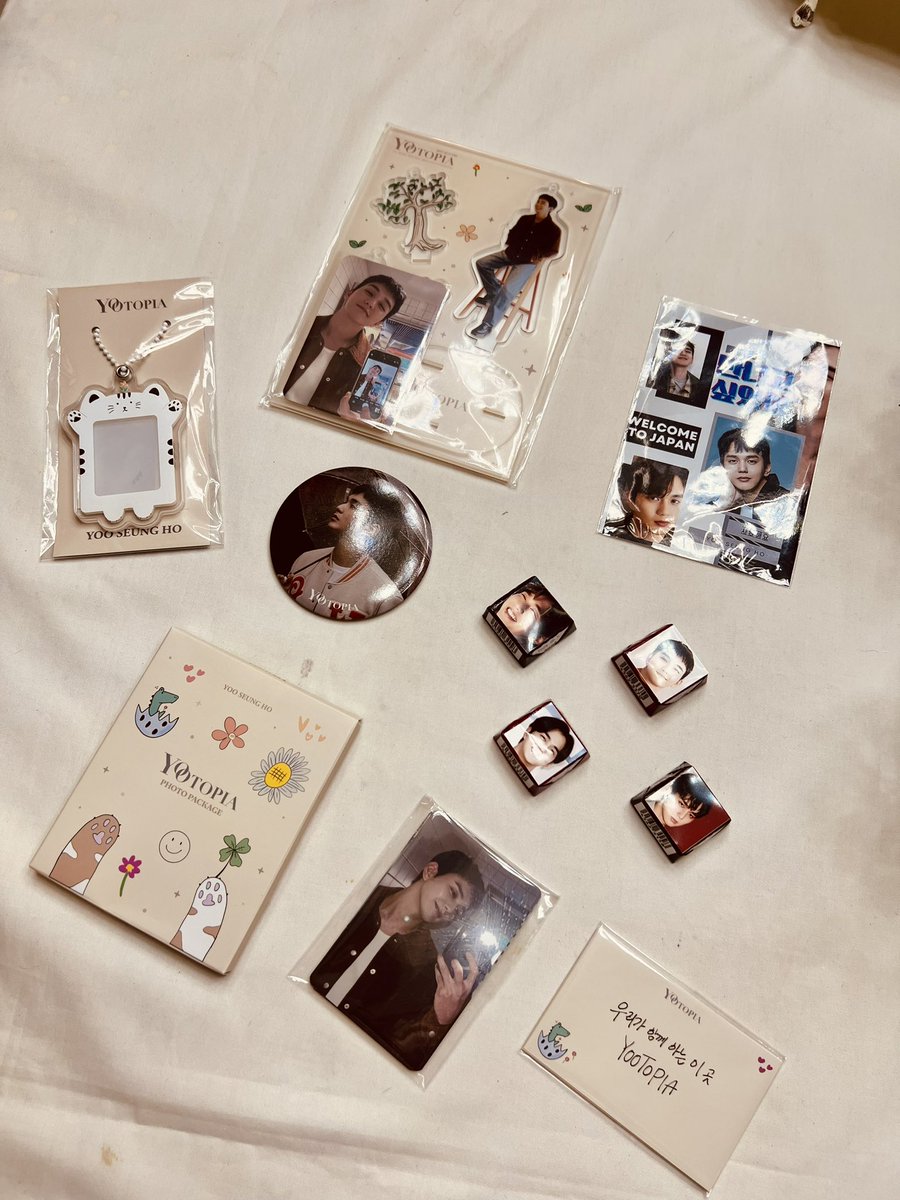 risa_del's tweet photo. I’m back at home after 8 days in Japan! I’m so delighted to unbox the #YooSeungHo merch I got during his #YOOTOPIA Fan Meeting! https://t.co/hkf4GUMKxd