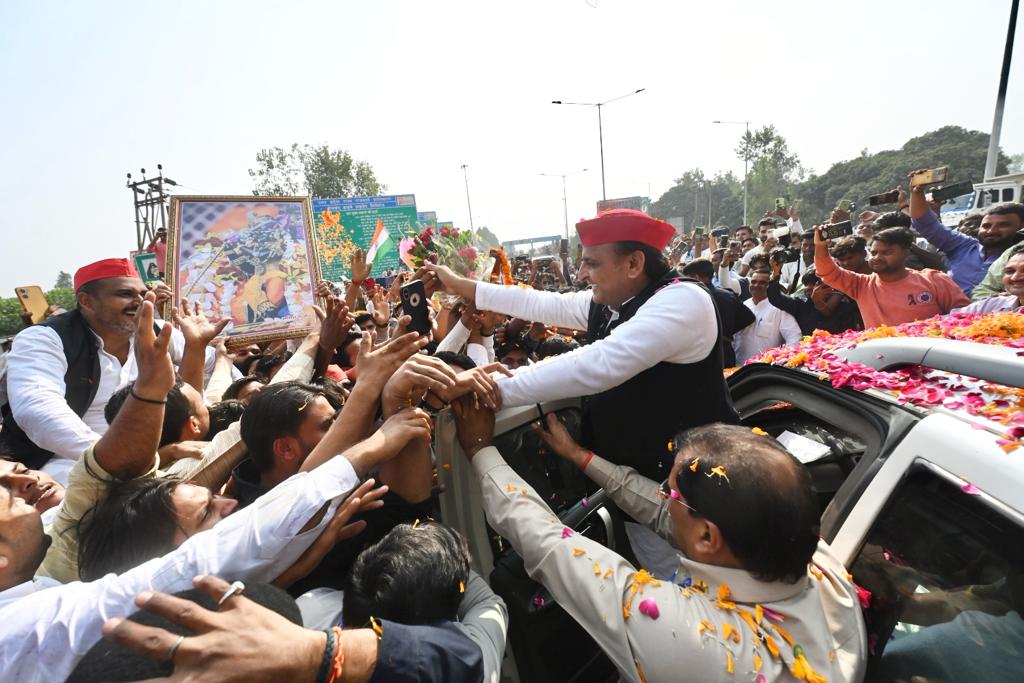 Sujeetyadu40991's tweet image. आज माननीय राष्ट्रीय अध्यक्ष श्री अखिलेश यादव जी का सहारनपुर दौरा।
#ISupportAkhilesh #AkhileshYadav 
#TeamAkhilesh #UttarPradesh