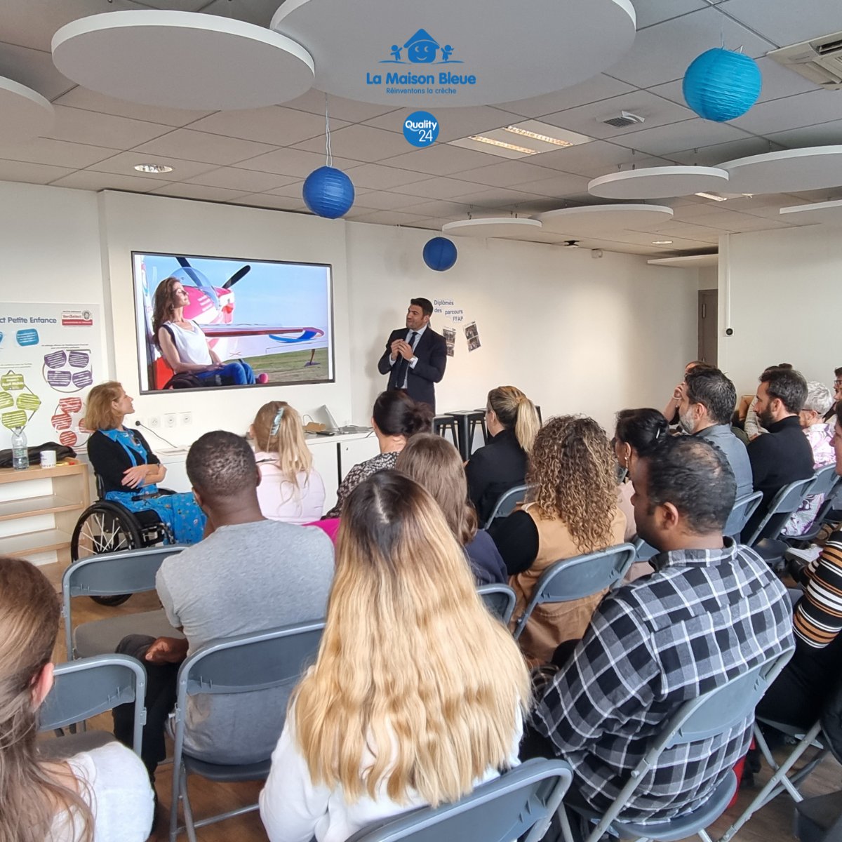 CrechesLMB's tweet image. La Maison Bleue est très heureuse et très fière d’avoir accueilli Dorine Bourneton, première femme handicapée au monde à être devenue pilote de #voltige aérienne🛩️et à avoir fait bouger de nombreuses lignes !!
 
Encore un grand merci !
 
#conférence #handicap #DépassementDeSoi