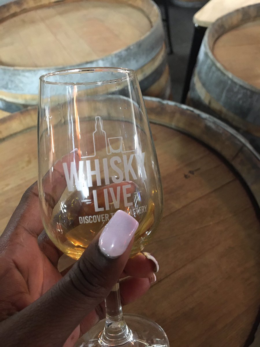 Ms_Logical's tweet photo. I started my November on a high mood! #WhiskyLive was lit 🔥 https://t.co/m8QjDAGob2